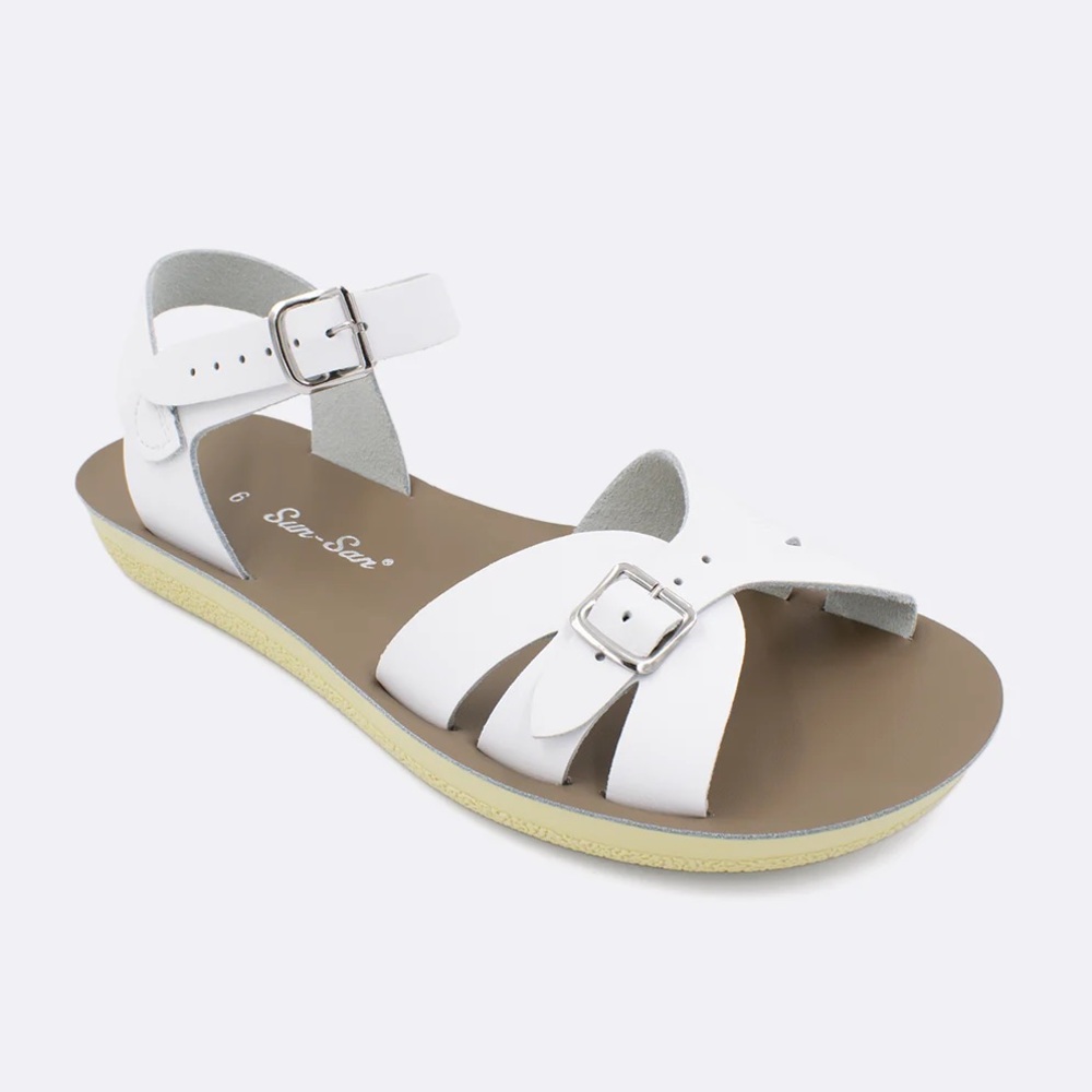 Boardwalk in white